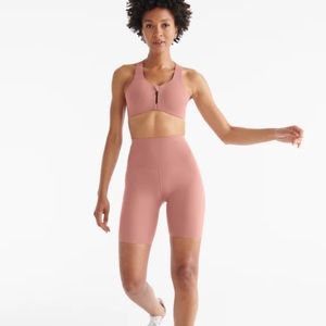 Knix Catalyst Bra with front zipper size 7 in the colour Rosewood